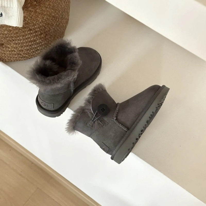 Affordable UGX Boots 228542