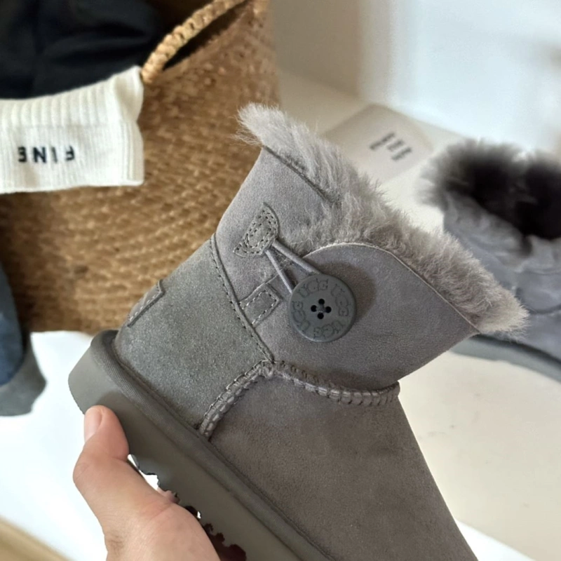 Affordable UGX Boots 228542