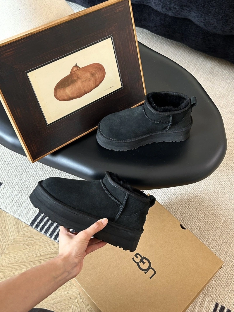 Fashionable UGX Boots 228535