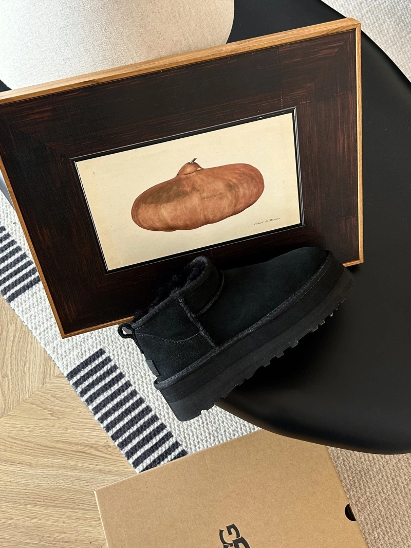 Fashionable UGX Boots 228535