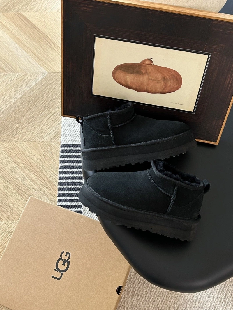 Fashionable UGX Boots 228535