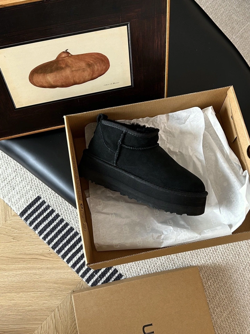 Fashionable UGX Boots 228535