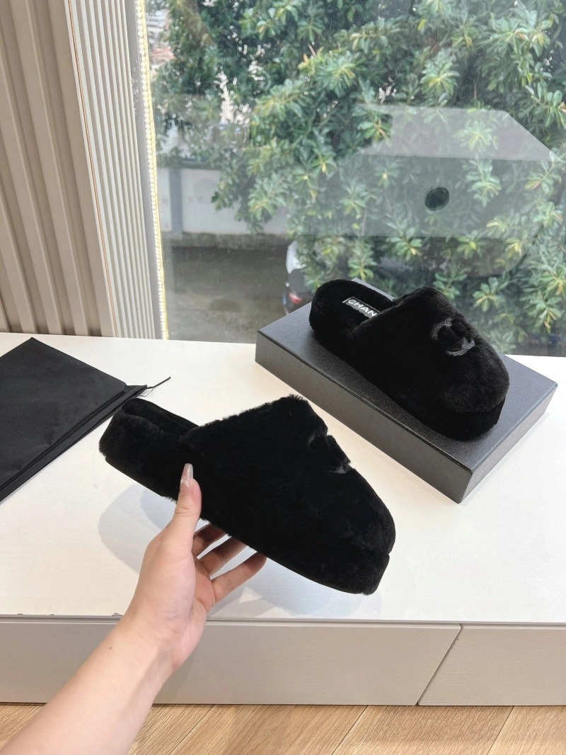 Classic Chxnxl Slippers 126177
