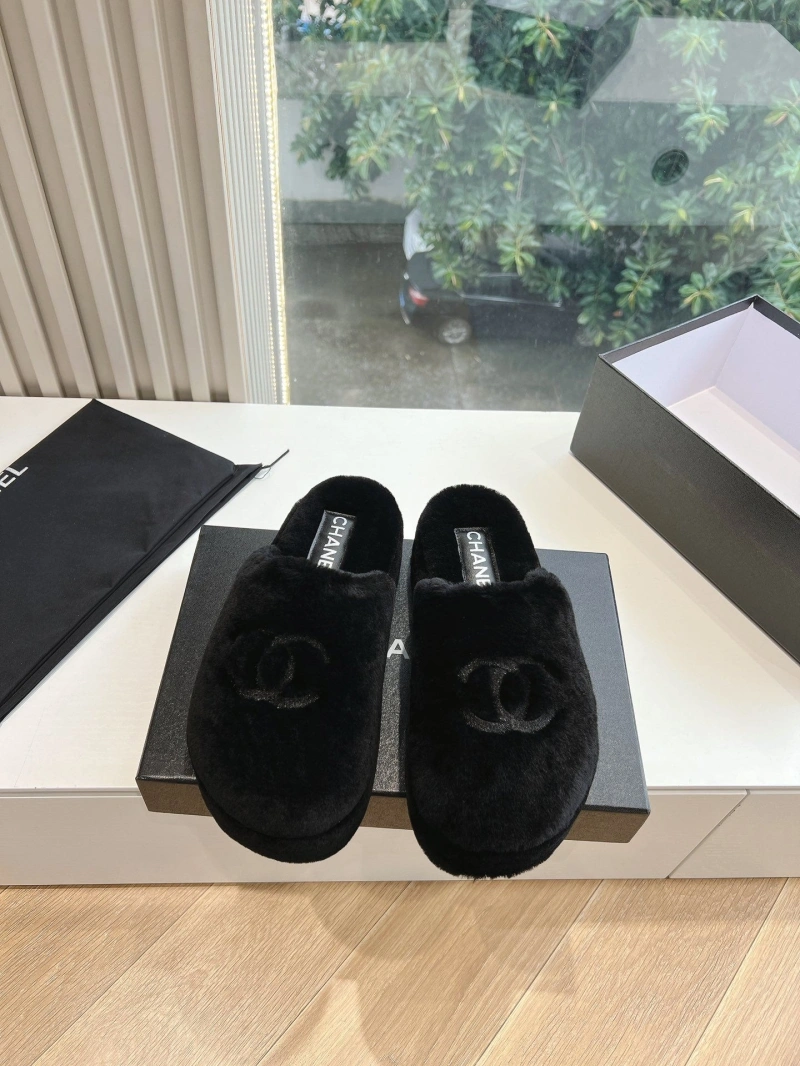 Classic Chxnxl Slippers 126177