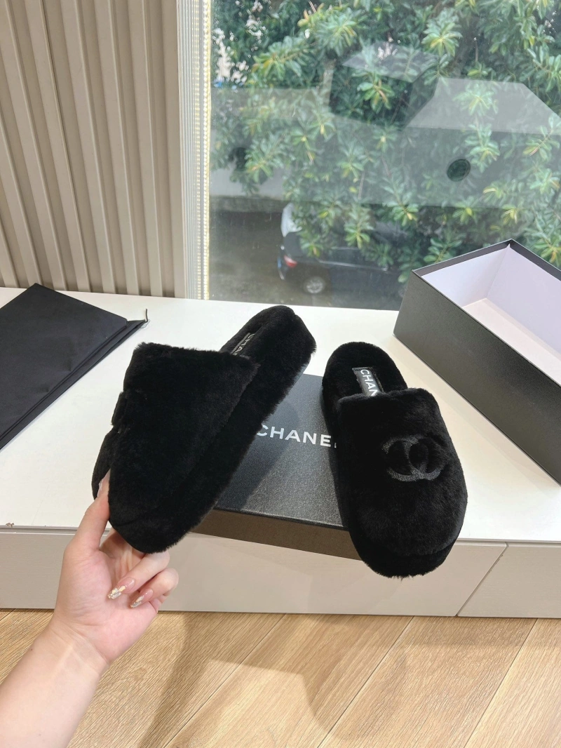 Classic Chxnxl Slippers 126177