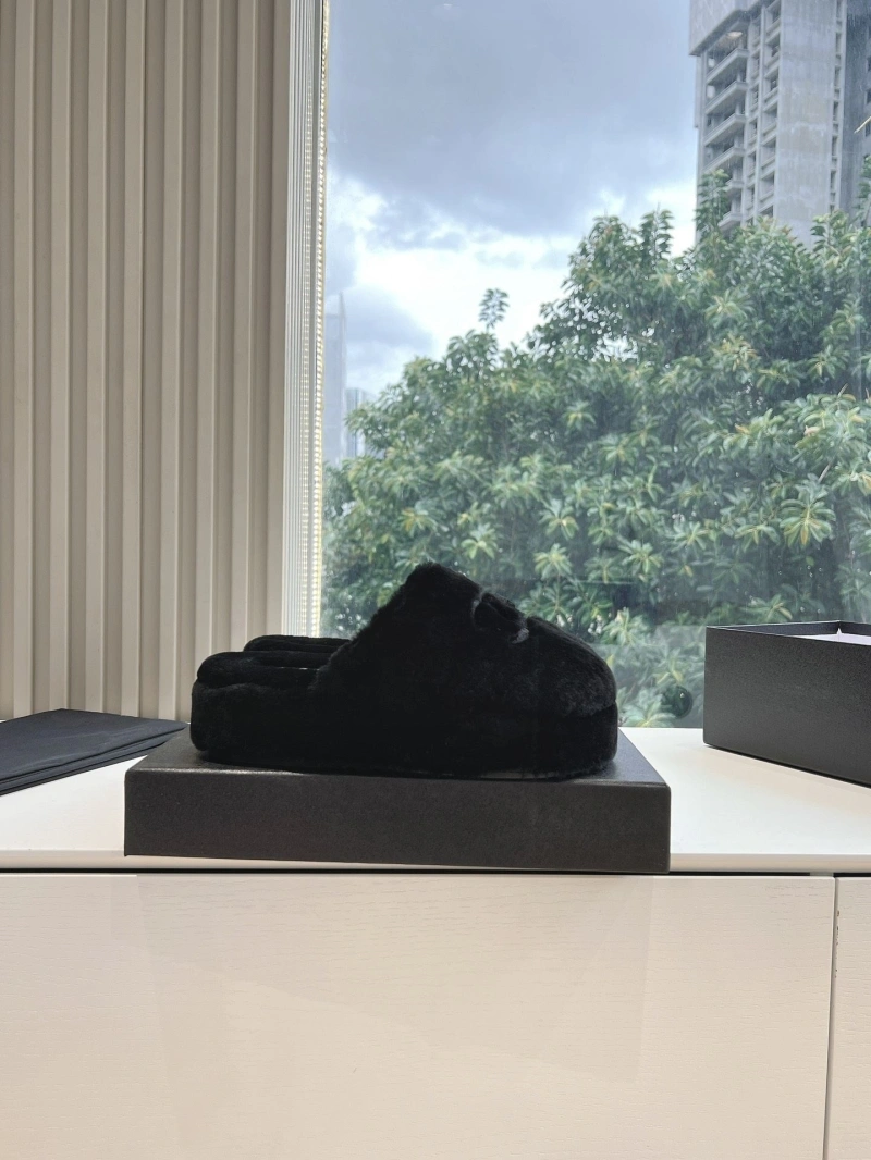 Classic Chxnxl Slippers 126177