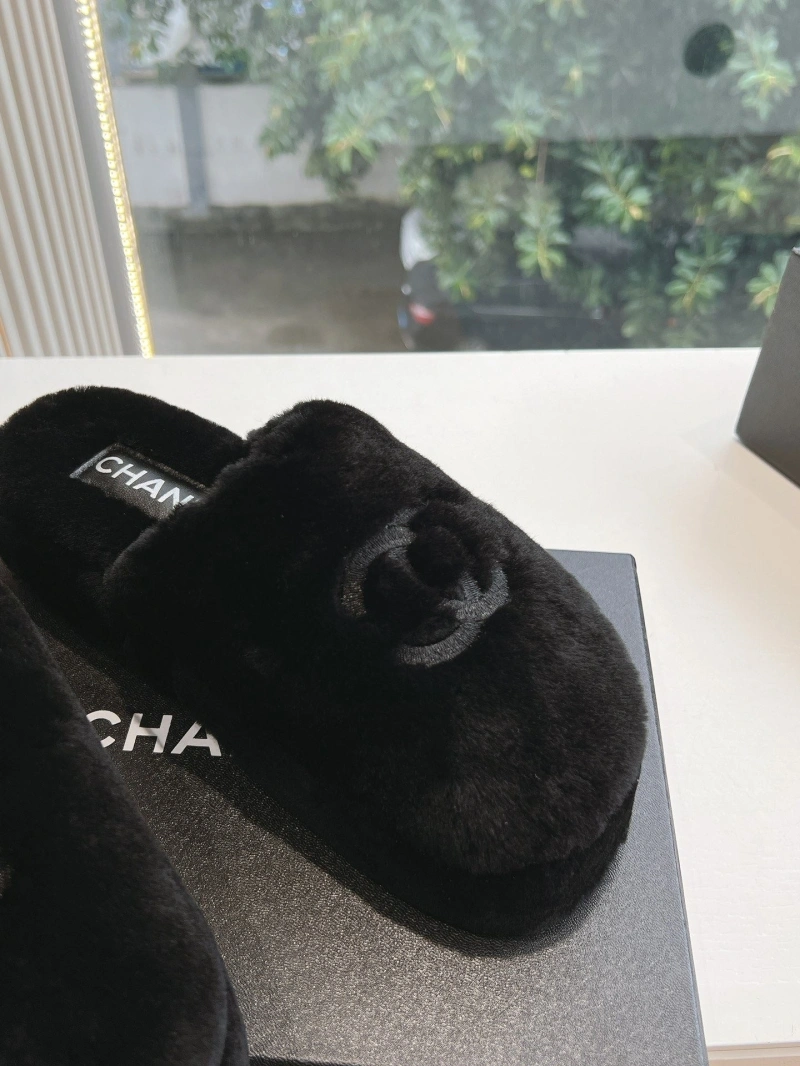 Classic Chxnxl Slippers 126177