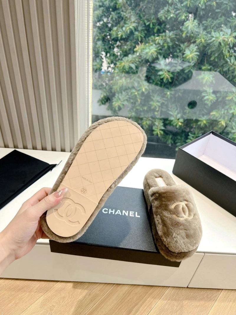 Bright Chxnxl Slippers 126176