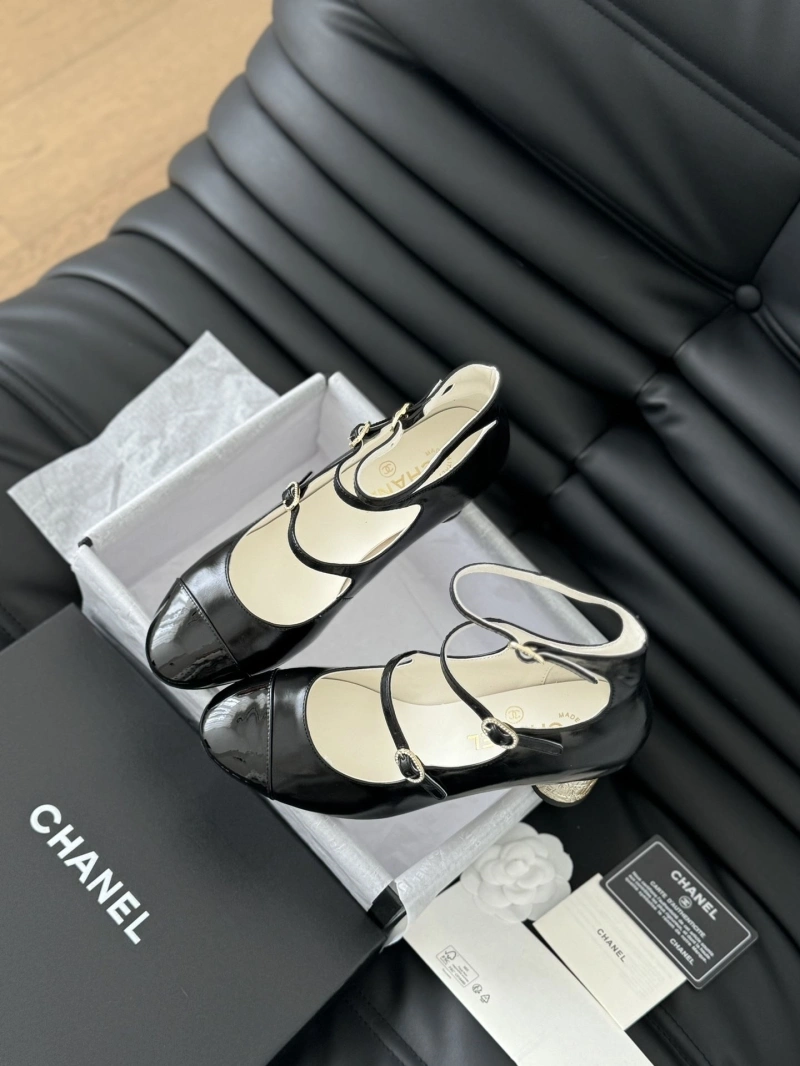 Unique Chxnxl Flat Shoes 126351