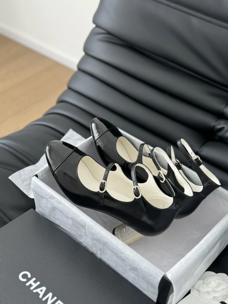 Unique Chxnxl Flat Shoes 126351