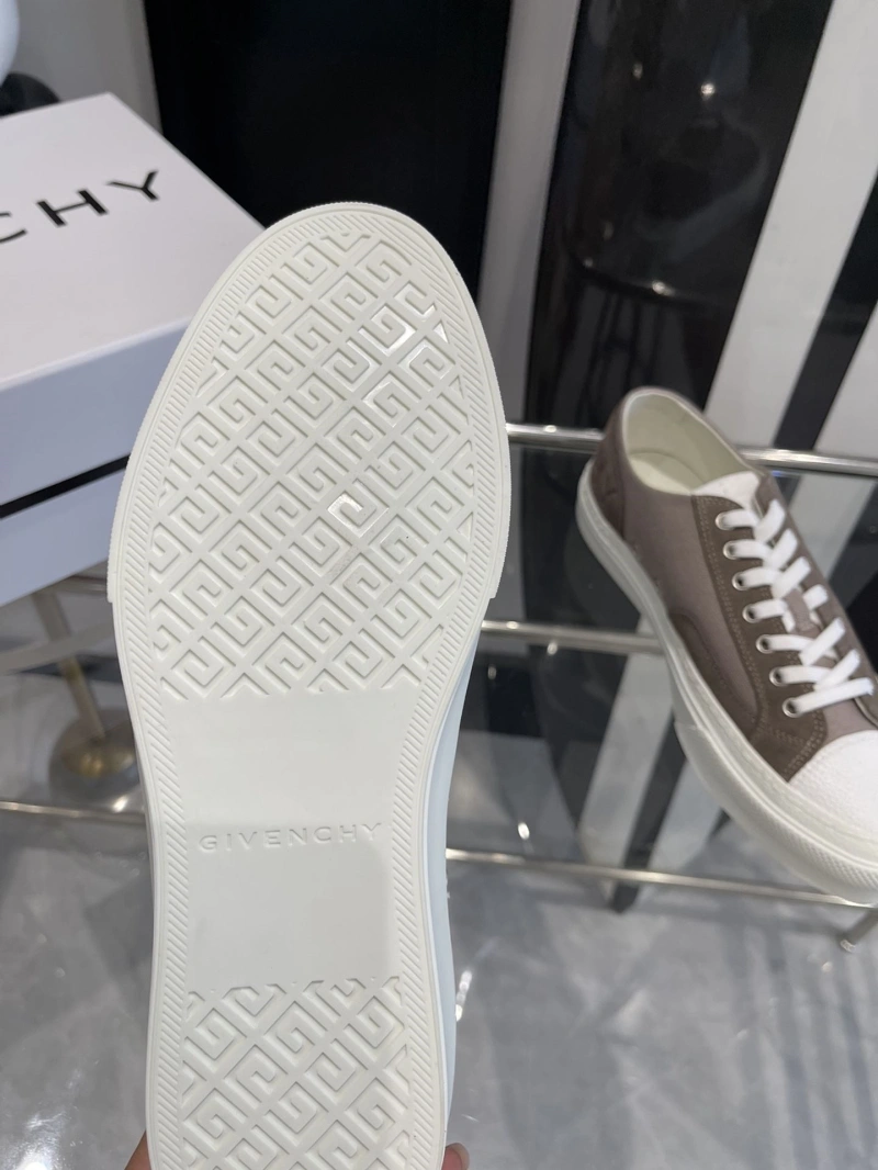 ModernLook Gxvxnchy Sneakers 153699