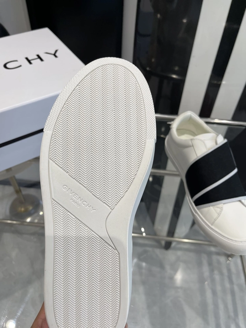 Gxvxnchy Sneakers Flexible 153697