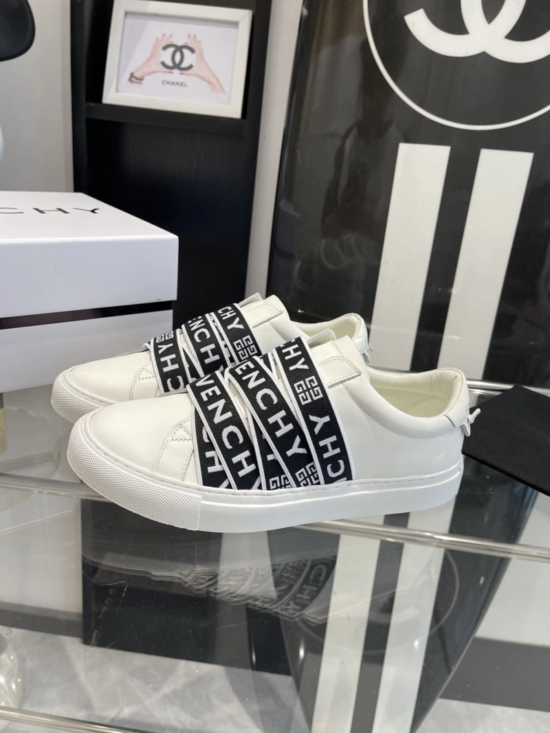 Stylish Gxvxnchy Sneakers 153694