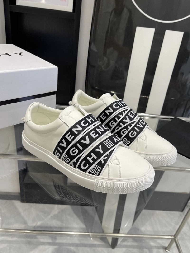 Stylish Gxvxnchy Sneakers 153694