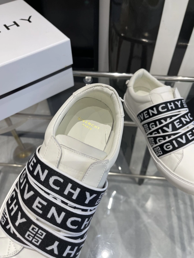 Stylish Gxvxnchy Sneakers 153694
