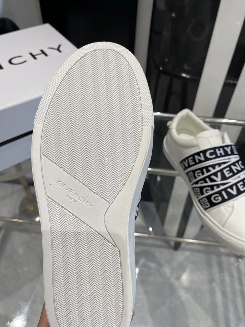 Stylish Gxvxnchy Sneakers 153694
