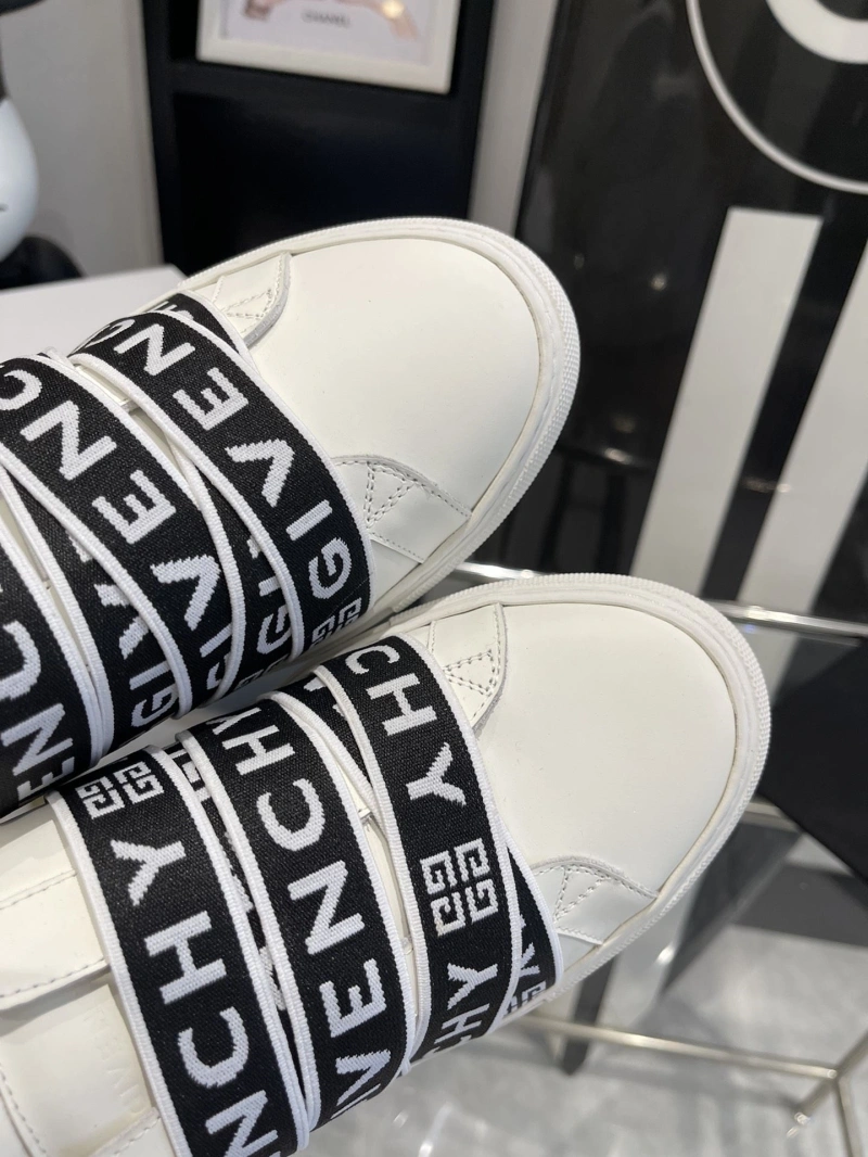 Stylish Gxvxnchy Sneakers 153694