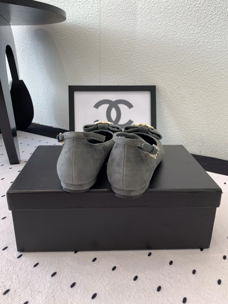 Bold Chxnxl Flat Shoes 126343