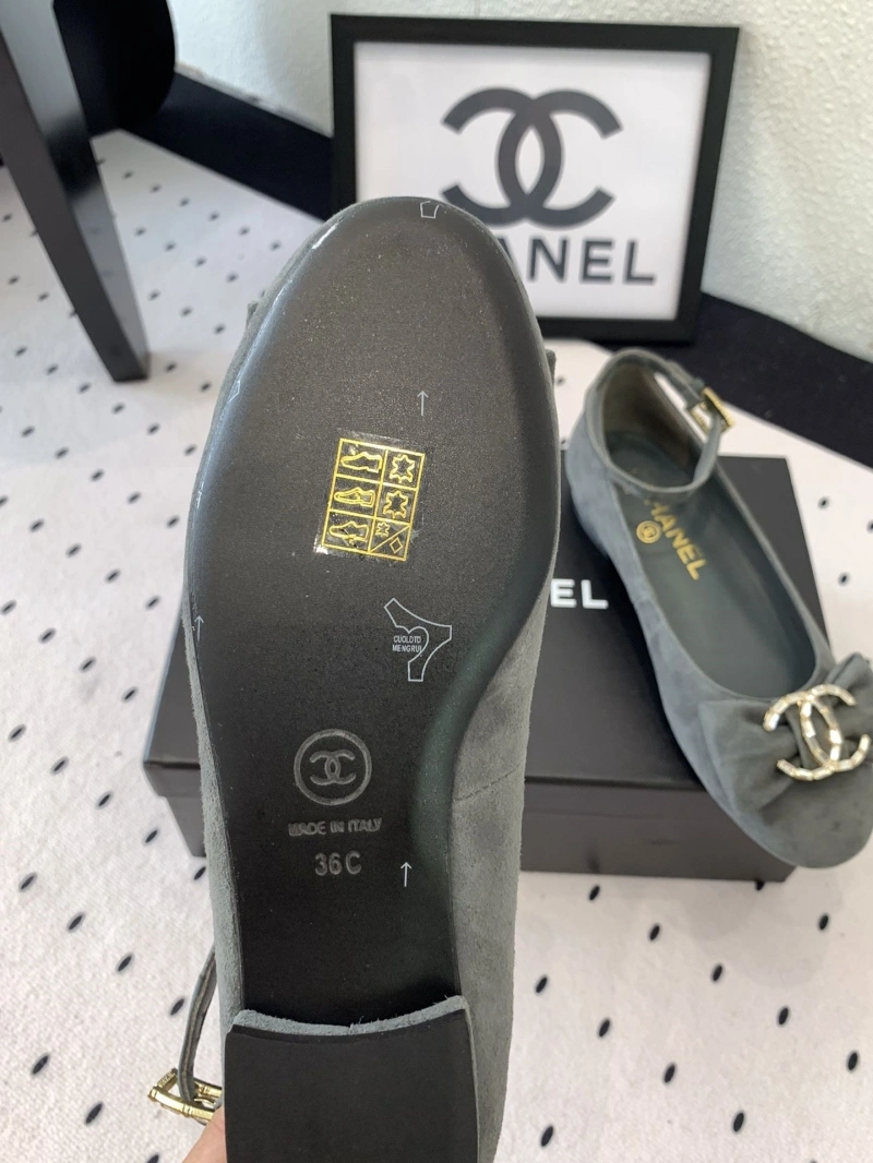 Bold Chxnxl Flat Shoes 126343