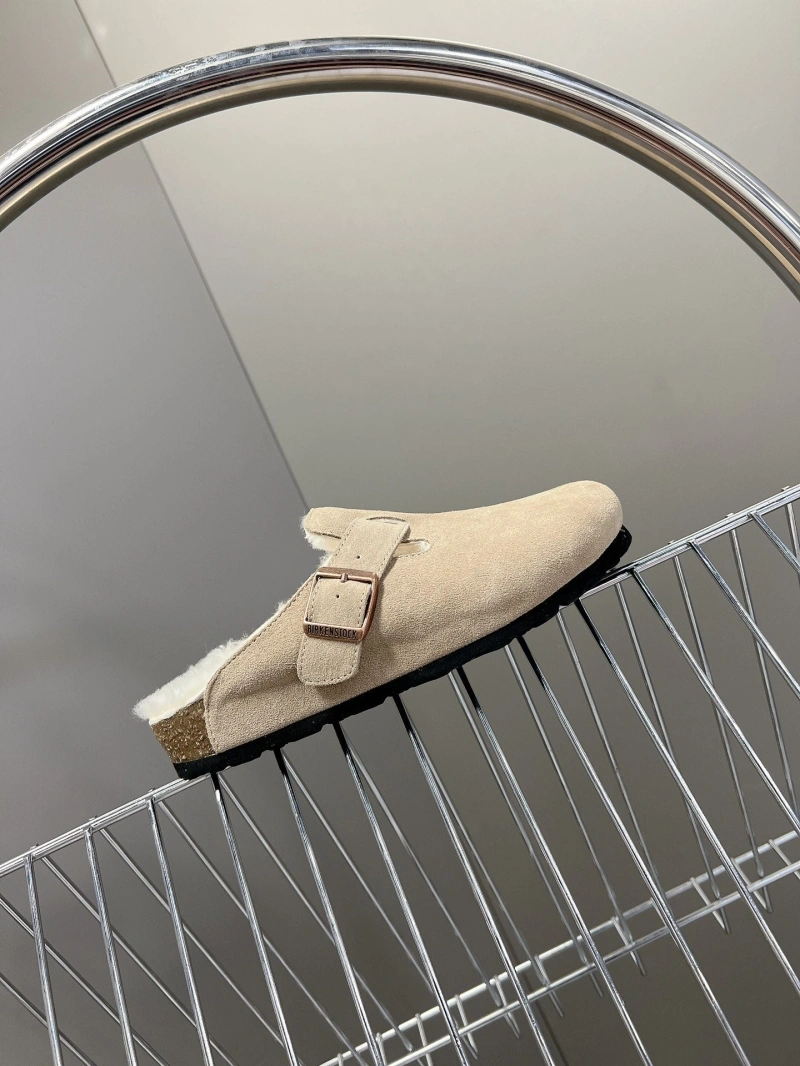 Fashionable Othxr Slippers 214933