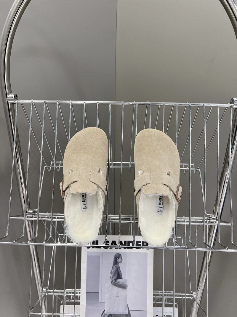 Fashionable Othxr Slippers 214933