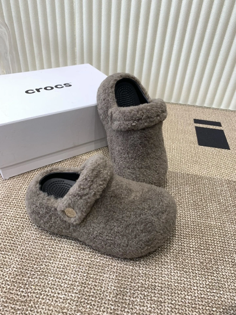 Fashionable Othxr Slippers 214934