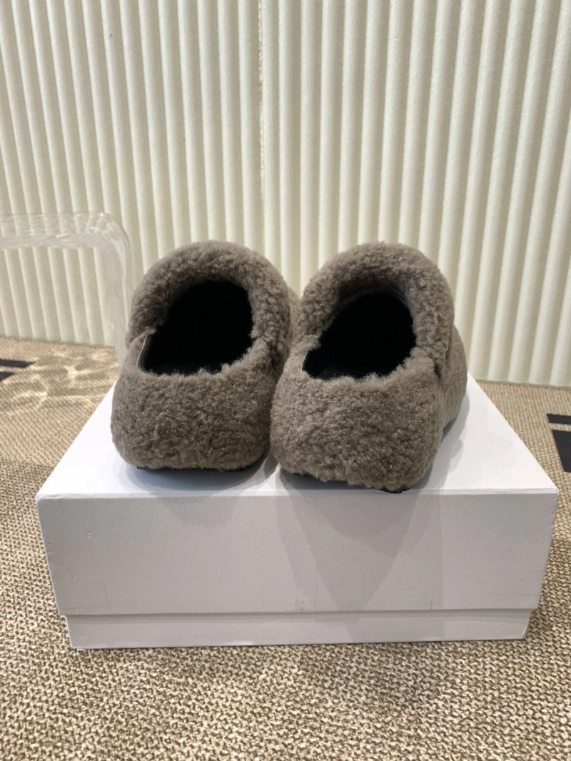 Fashionable Othxr Slippers 214934