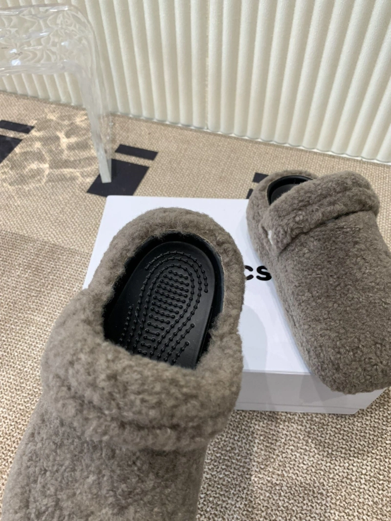 Fashionable Othxr Slippers 214934