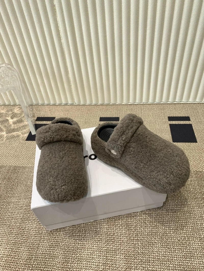 Fashionable Othxr Slippers 214934