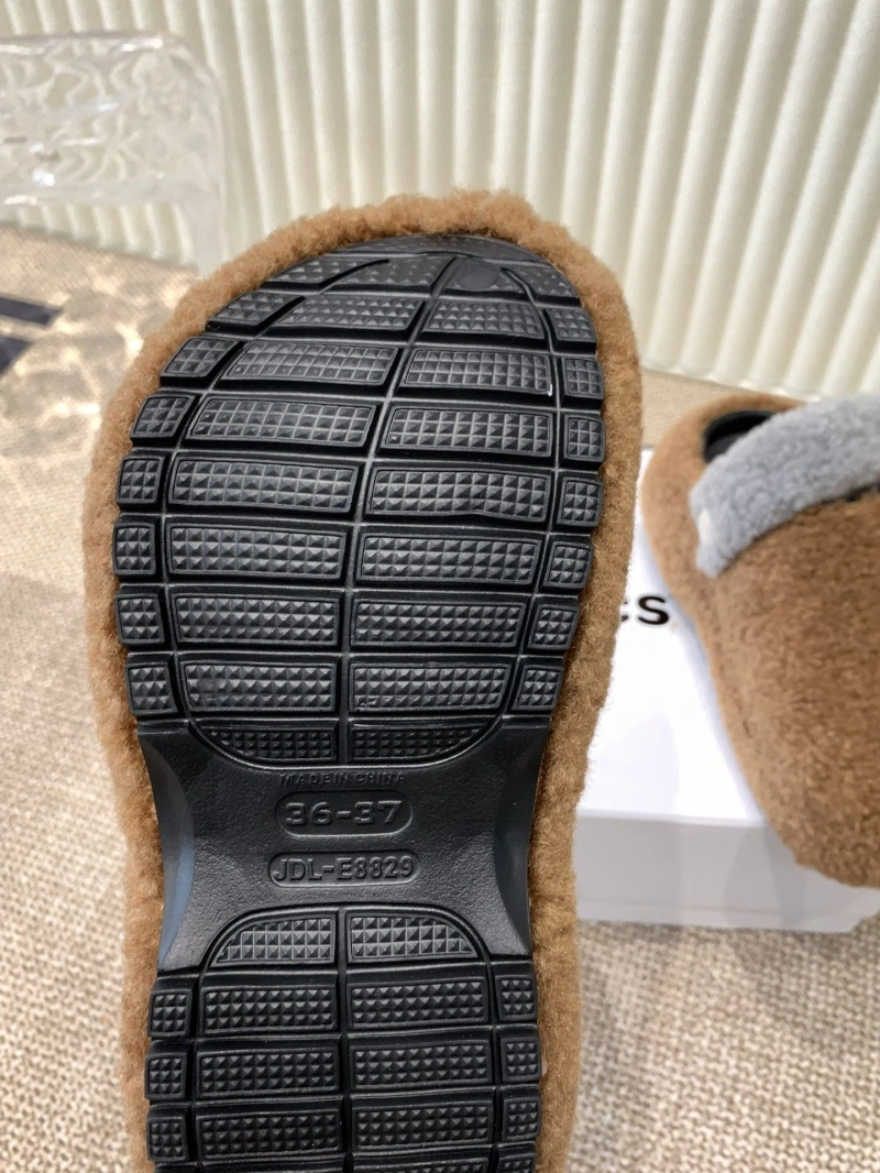 Durable Othxr Slippers 214928