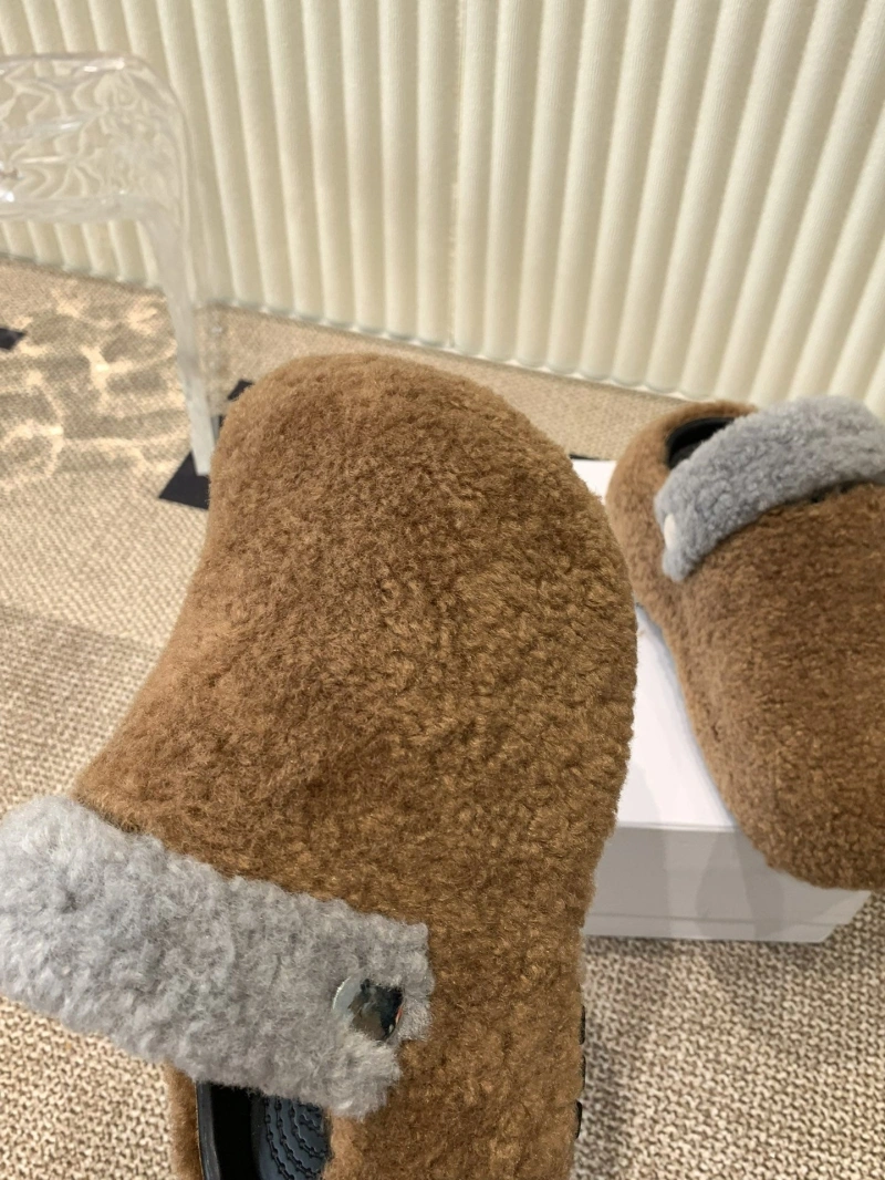 Durable Othxr Slippers 214928
