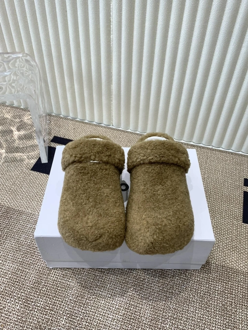 WellDesigned Othxr Slippers 214924