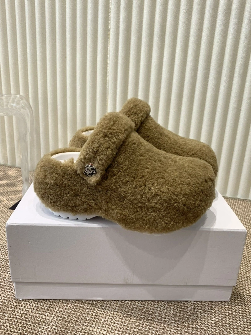 WellDesigned Othxr Slippers 214924