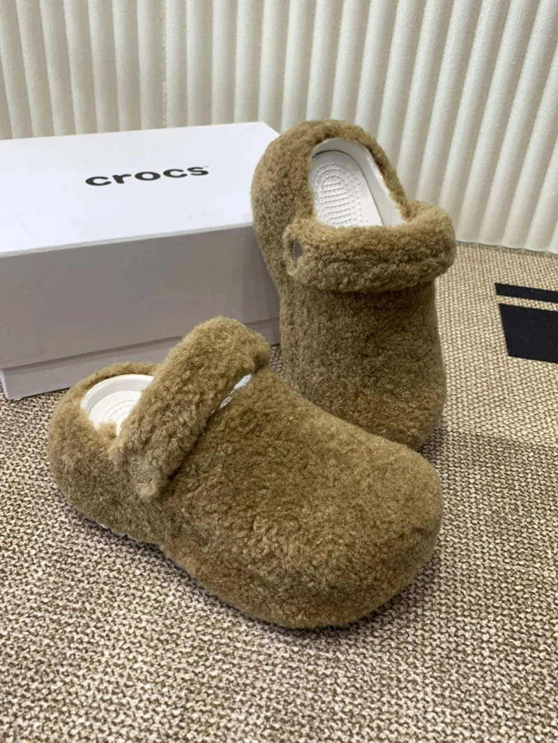 WellDesigned Othxr Slippers 214924