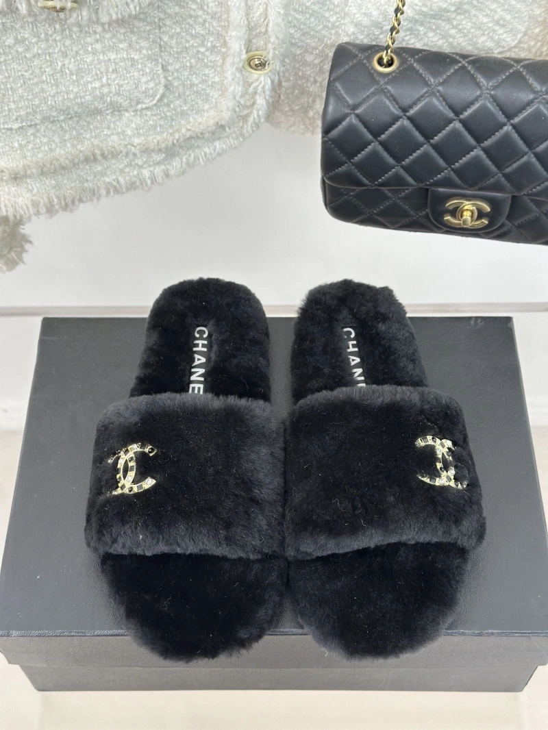 Sleek Chxnxl Slippers 126141