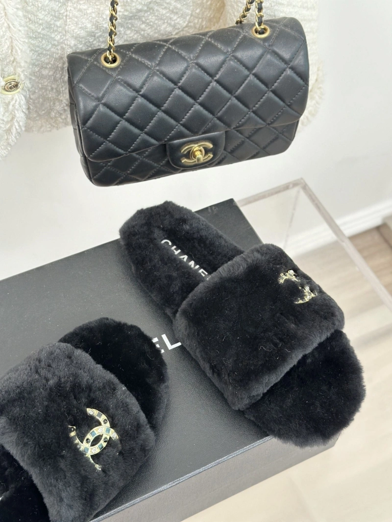 Sleek Chxnxl Slippers 126141