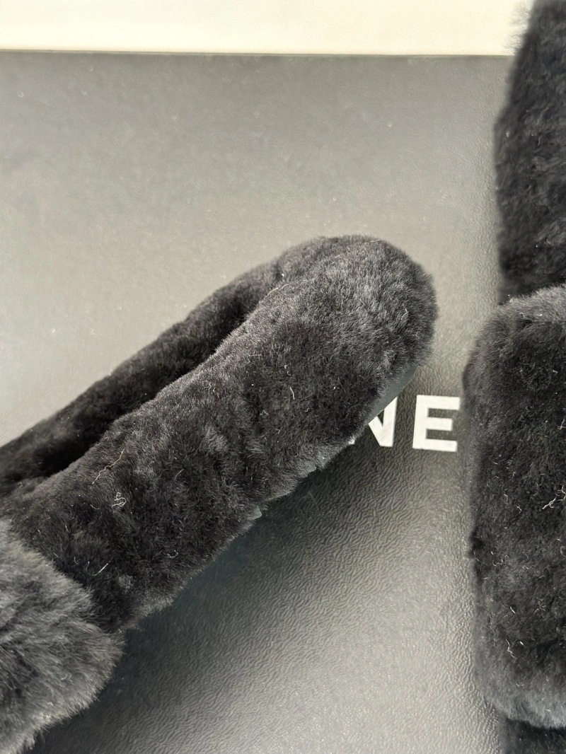 Sleek Chxnxl Slippers 126141