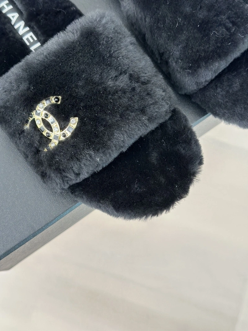 Sleek Chxnxl Slippers 126141
