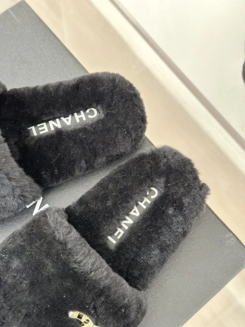 Sleek Chxnxl Slippers 126141