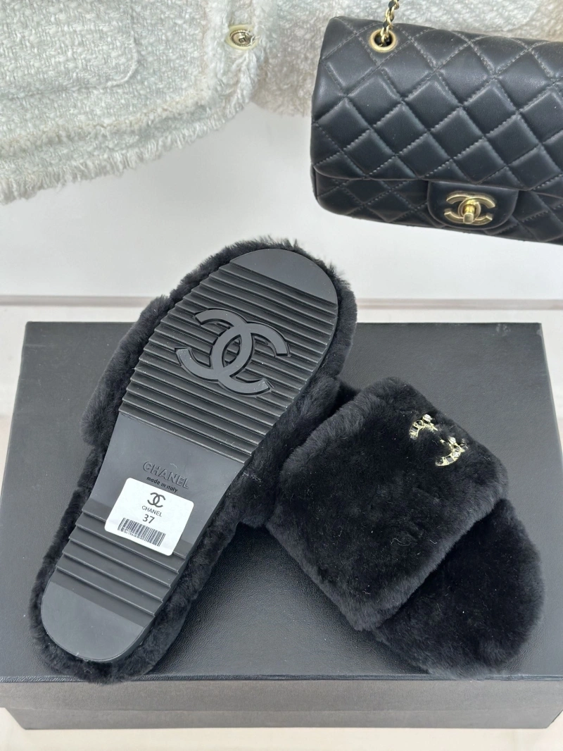 Sleek Chxnxl Slippers 126141