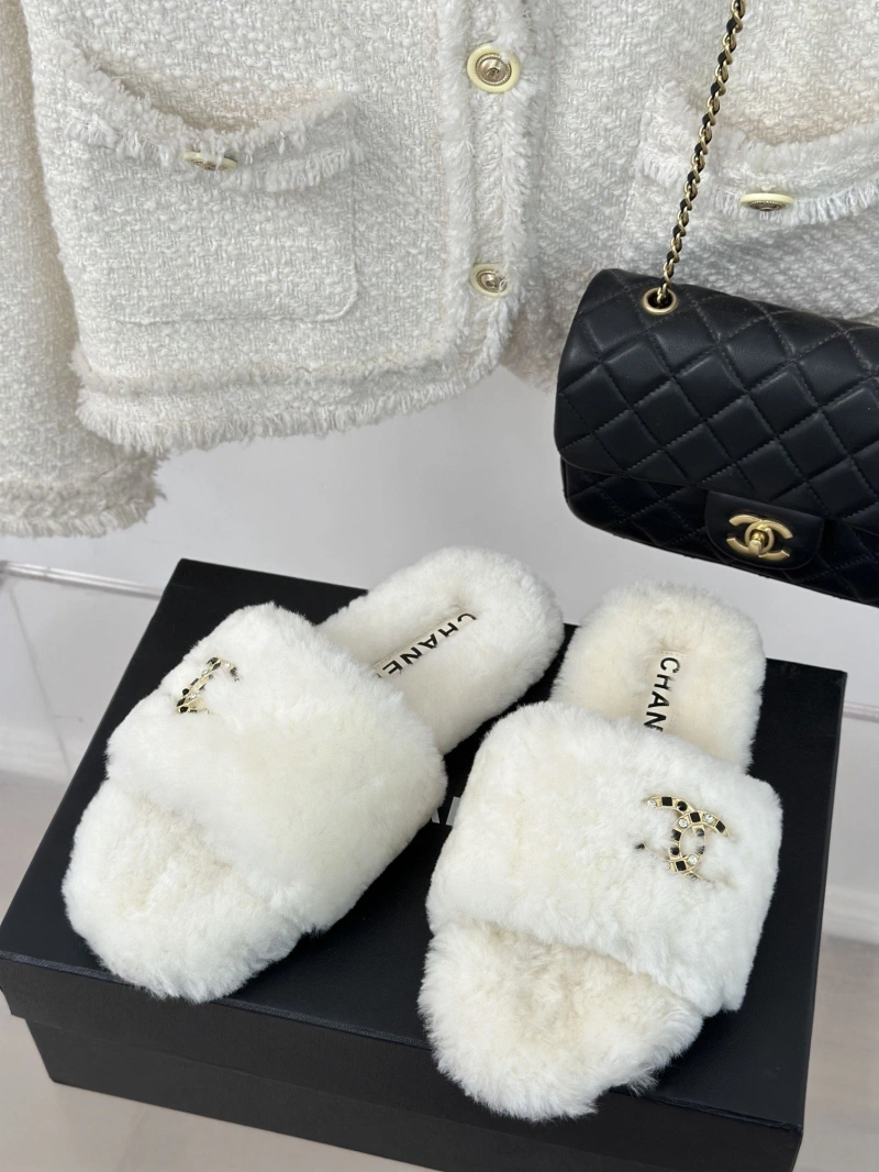 Unique Chxnxl Slippers 126155