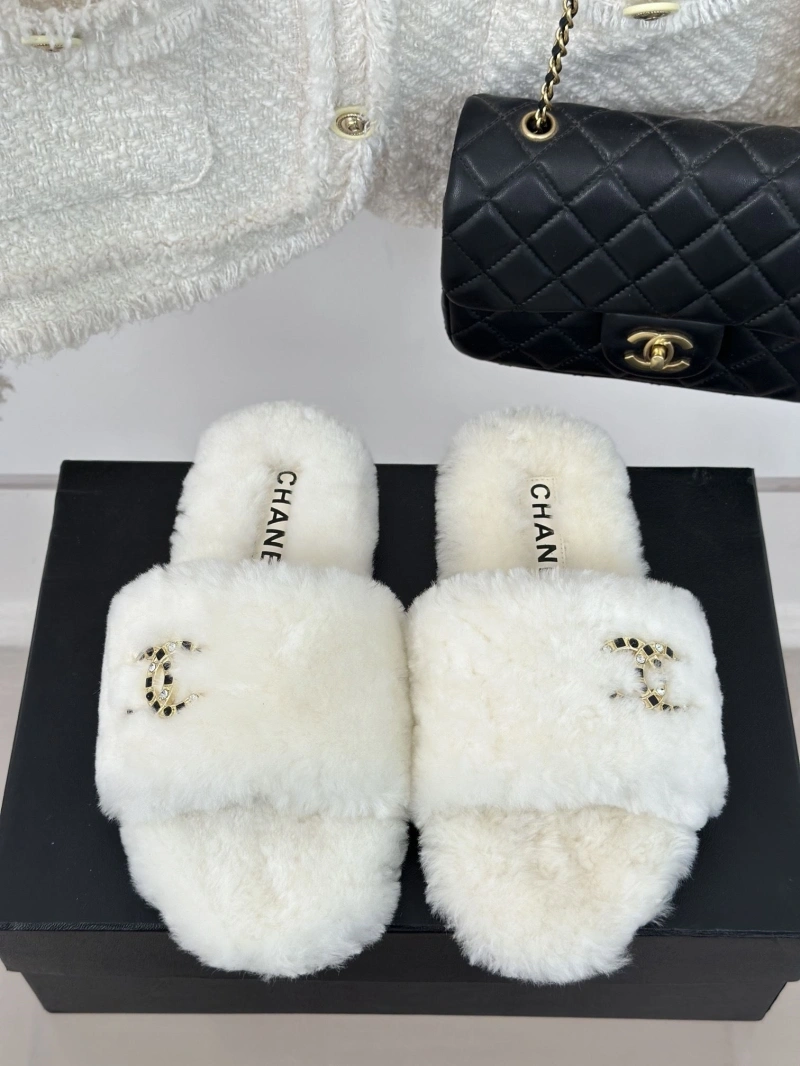 Unique Chxnxl Slippers 126155
