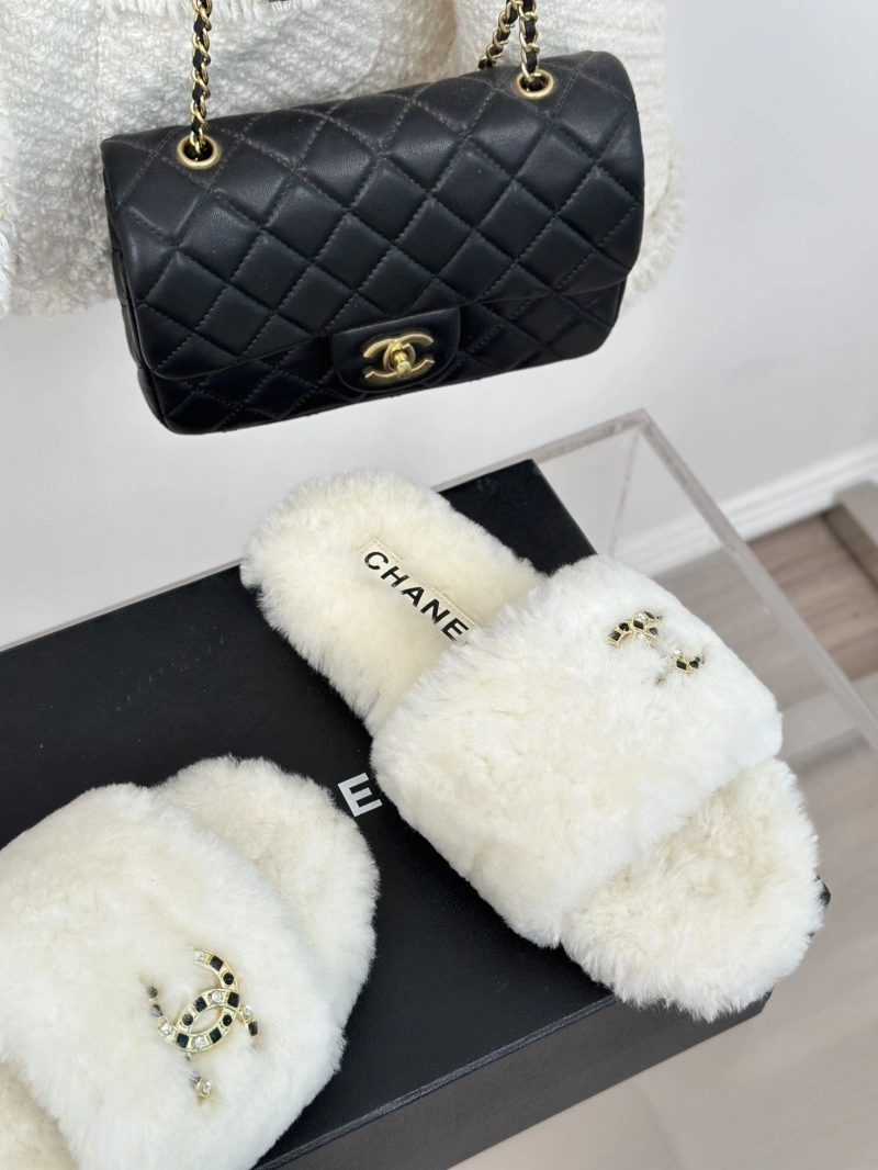 Unique Chxnxl Slippers 126155