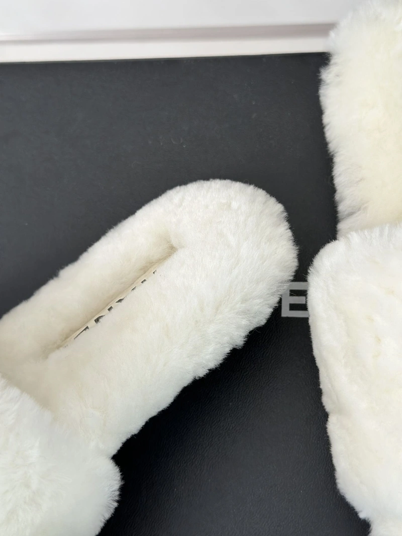 Unique Chxnxl Slippers 126155