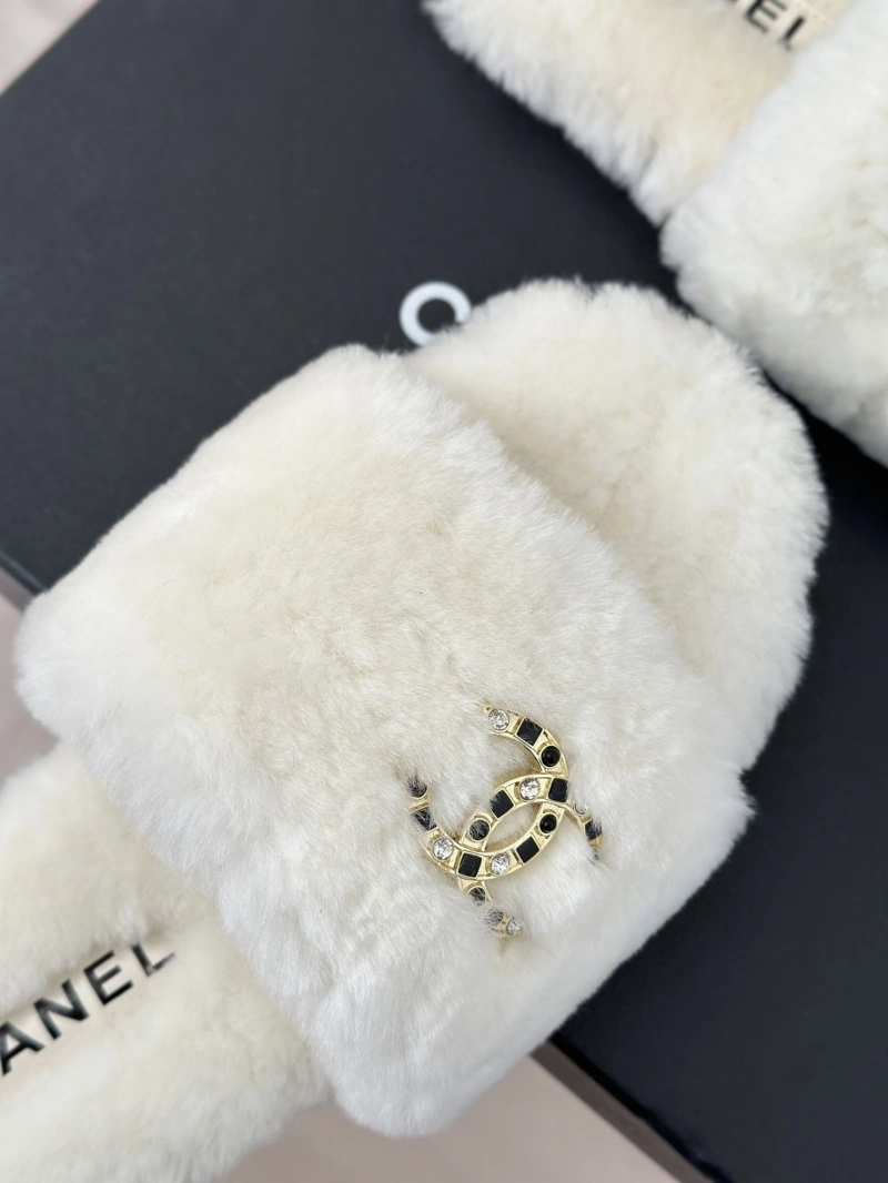 Unique Chxnxl Slippers 126155