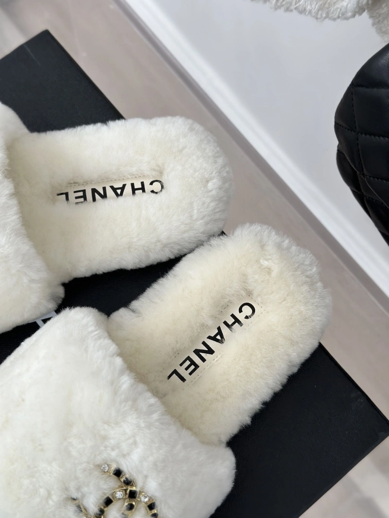 Unique Chxnxl Slippers 126155