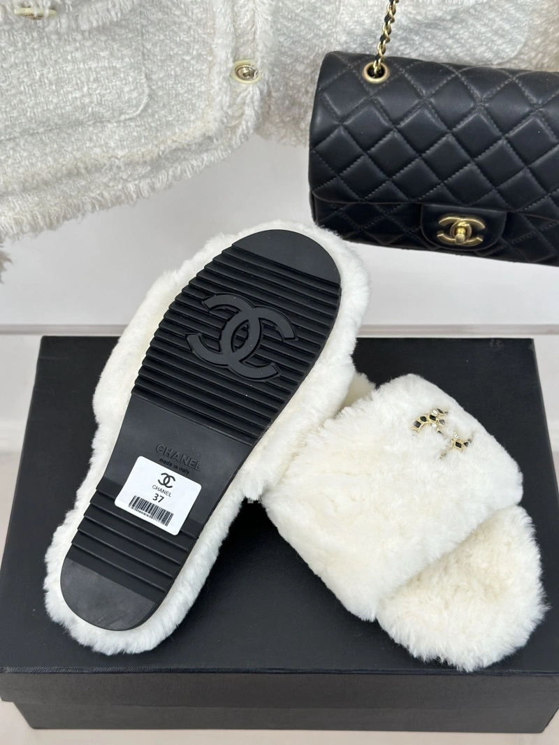 Unique Chxnxl Slippers 126155