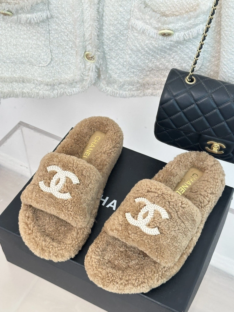 Flexible Chxnxl Slippers 126152