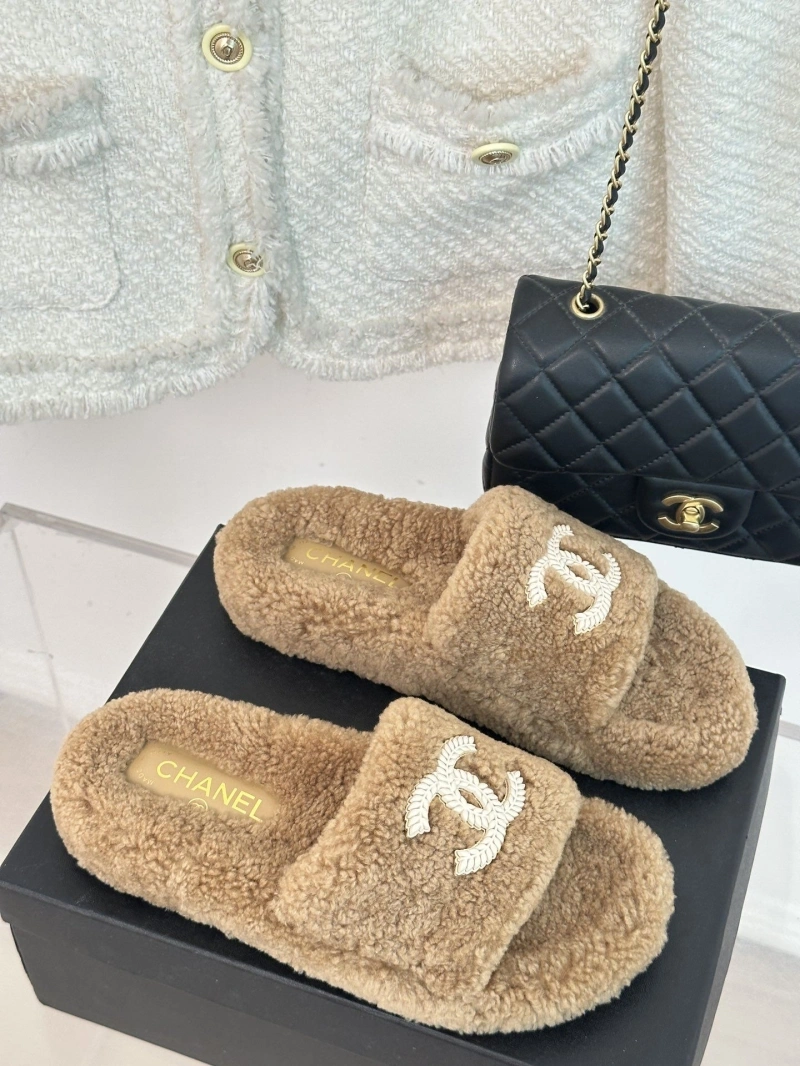 Flexible Chxnxl Slippers 126152