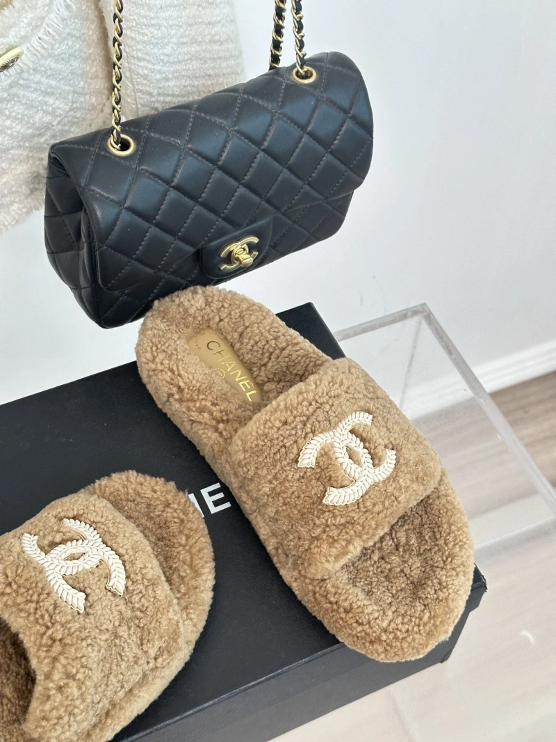 Flexible Chxnxl Slippers 126152